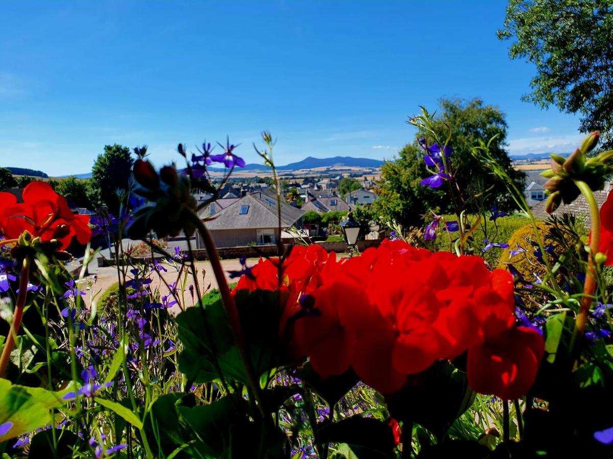 Отель The Redgarth Oldmeldrum Экстерьер фото